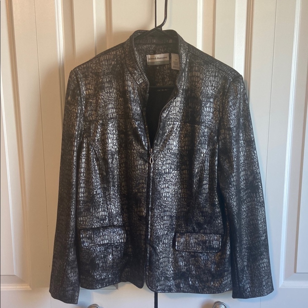 Elegant Black and Metallic Women's Jacket with a Snakeskin Design
